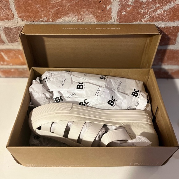 Vegan Leather Fisherman Shoe, Size 9 - Picture 3 of 5